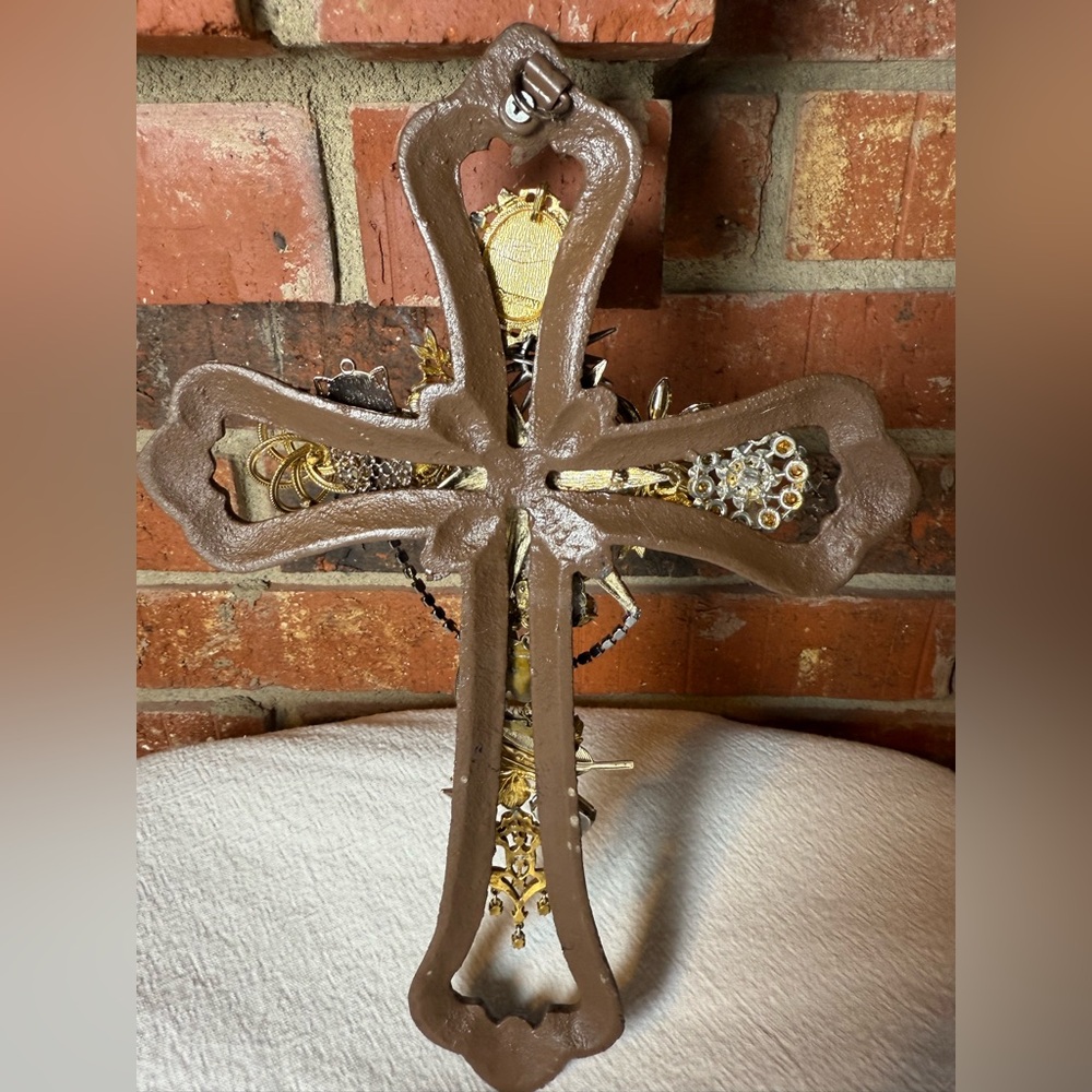 Artistic Jewel-Embellished Cross Decor VTG Jewelry Repurposed to Stunning Art - Picture 3 of 6